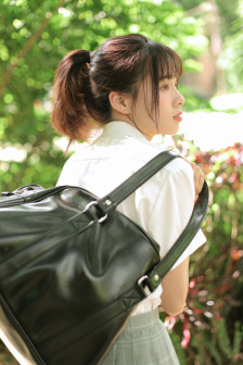 《漂亮的女邻居》三级